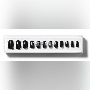 STATIC NAILS Reusable Pop-On Manicure in Dark Room Round